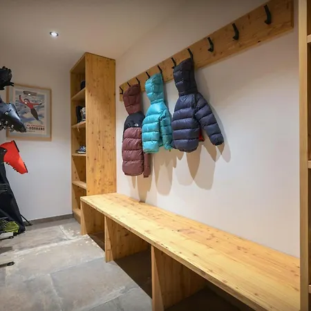 Ours Rouge - Ovo Network Chalet